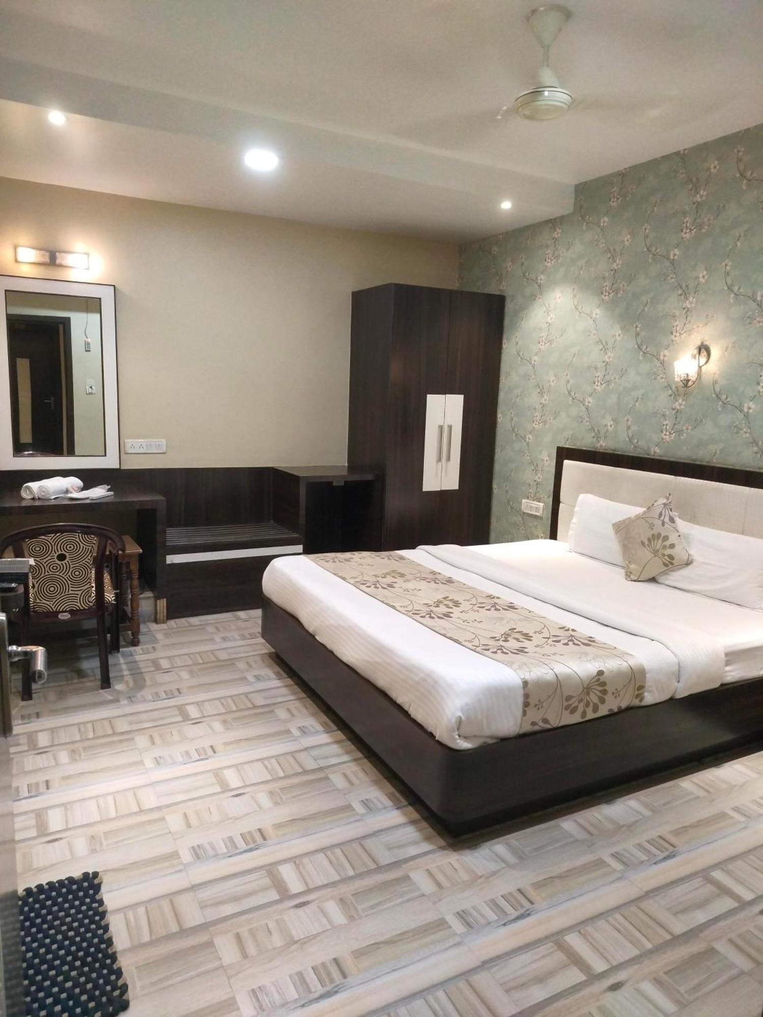Royal Guest House Benares Buitenkant foto